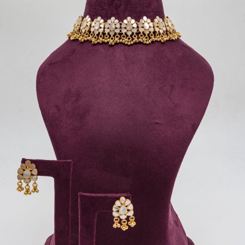 Pearl Elegance Set “Classic pearls, redefined with modern charm.”